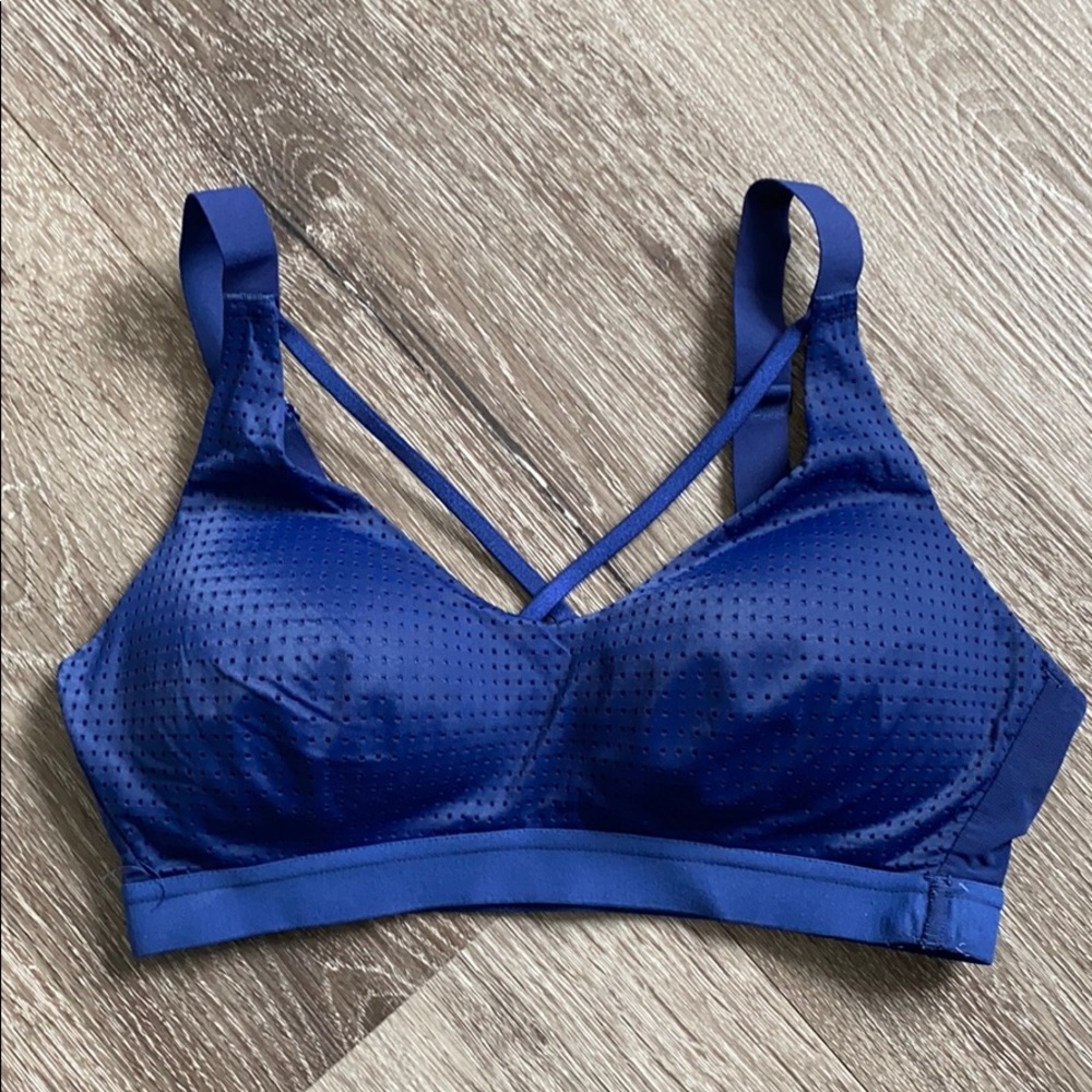 Victoria Sport 32C Sports Bra. No tag